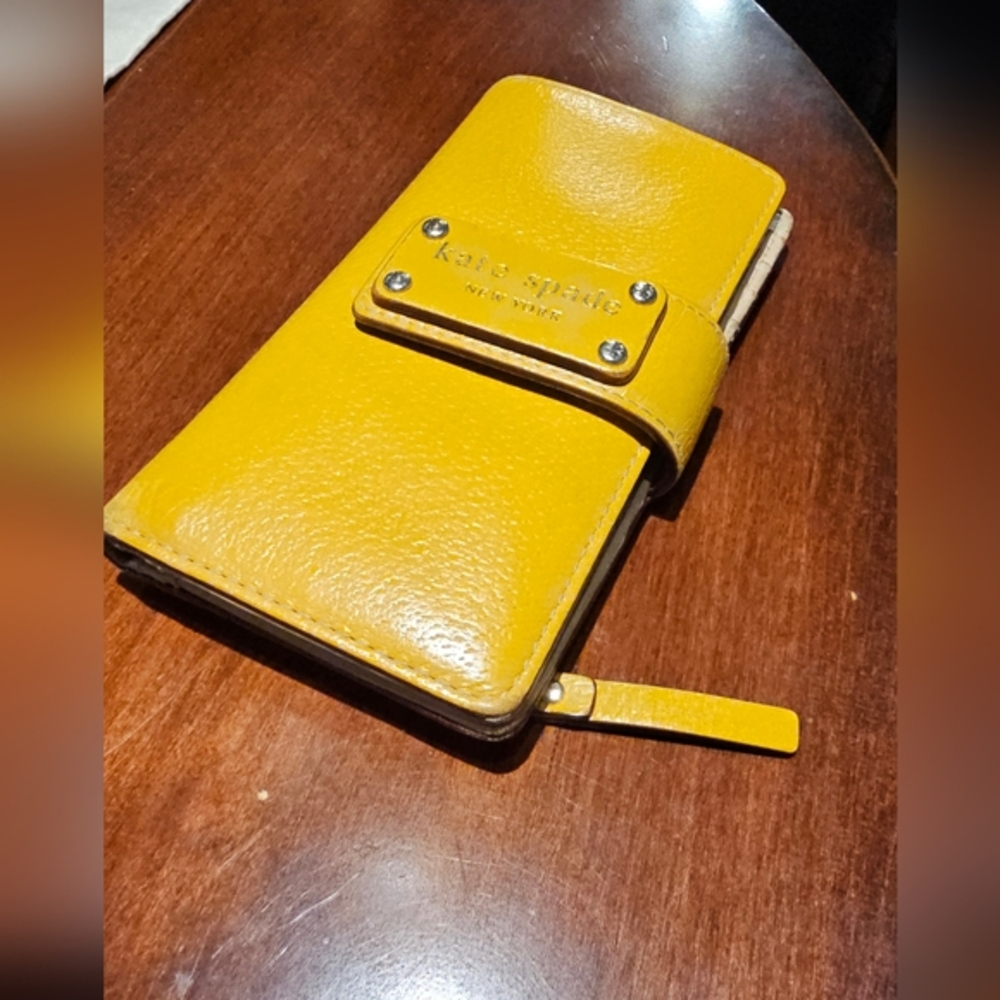 Kate Spade Wellesley Stacy Bifold Wallet in Bright Yellow Leather EUC